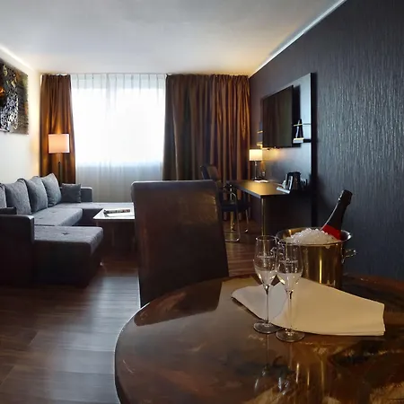 Plaza Premium 4* 다름슈타트