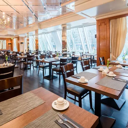 Plaza Premium Hotel 4*