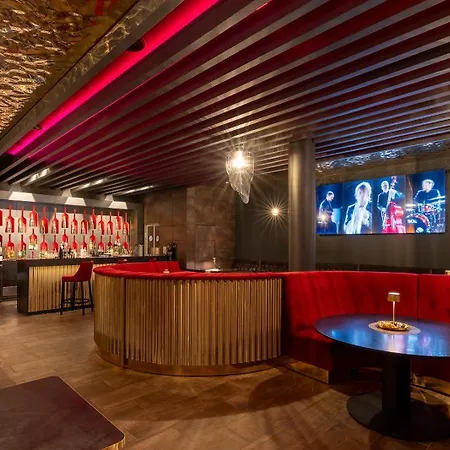 Hotel Plaza Premium 4*