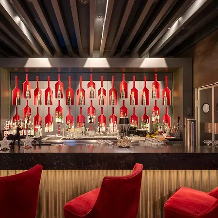 Plaza Premium Hotell 4*