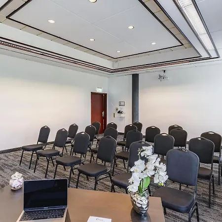 Plaza Premium Hotel 4*