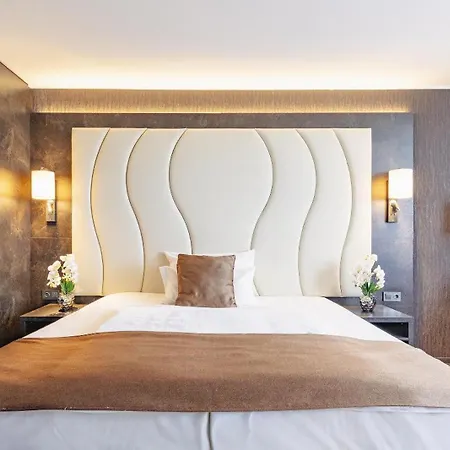 Hotel Plaza Premium 4*