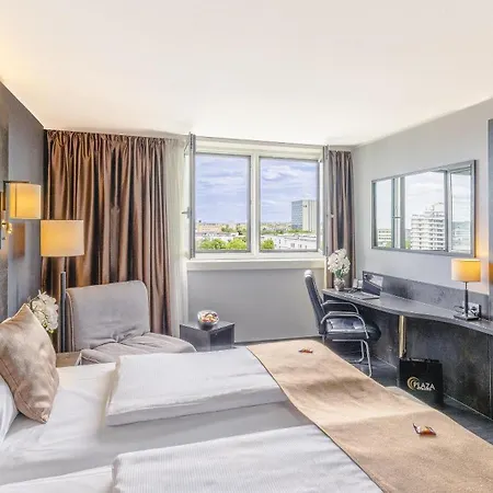 Plaza Premium 酒店 4*