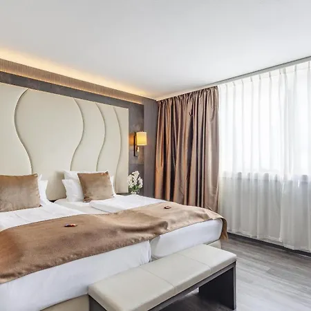 酒店 Plaza Premium 4*