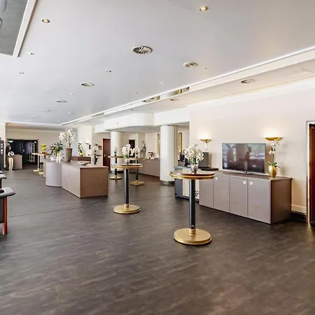 Plaza Premium دارمشتاد