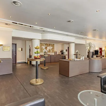 Plaza Premium Hotel 4*
