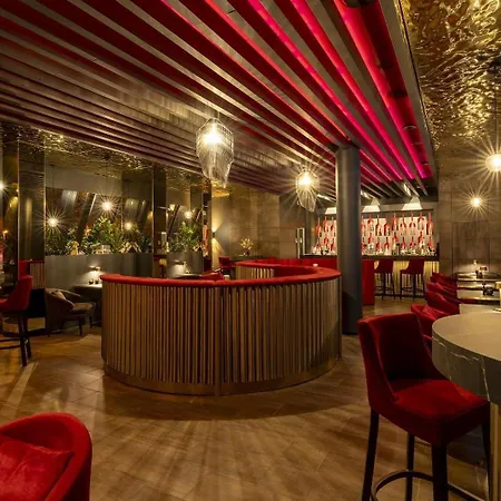 Plaza Premium 酒店 4*