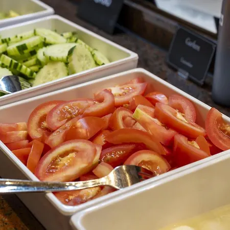 Hotel Plaza Premium 4*