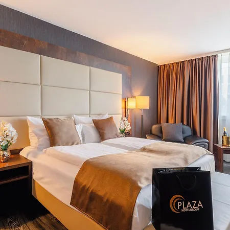 Plaza Premium Hotel 4*
