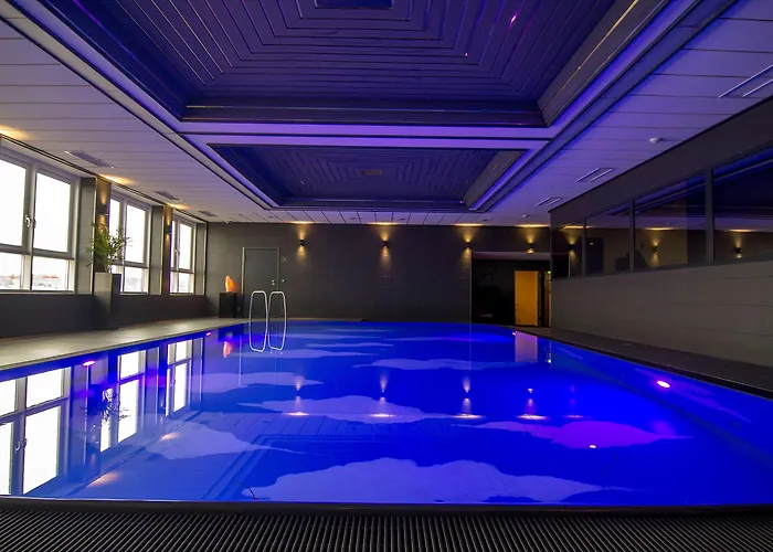 Plaza Premium Hotel 4*