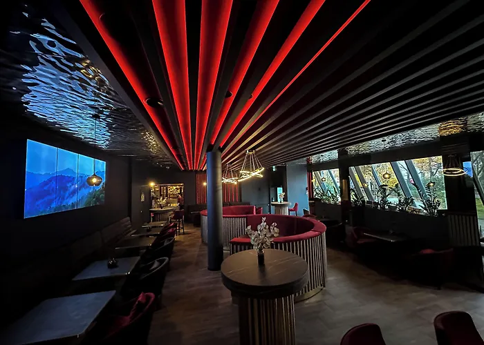 Plaza Premium دارمشتاد