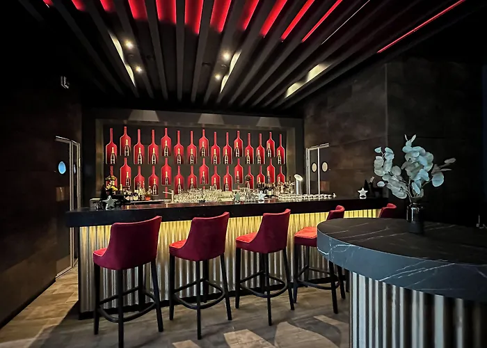 Plaza Premium فندق 4*