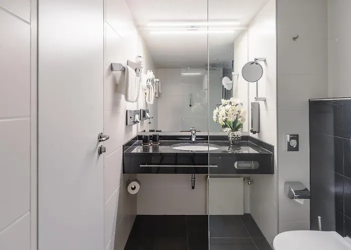 Plaza Premium دارمشتاد