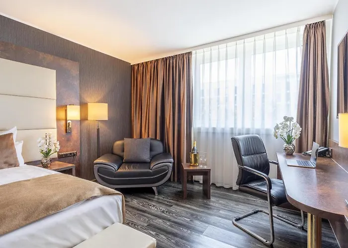 Plaza Premium Hotell