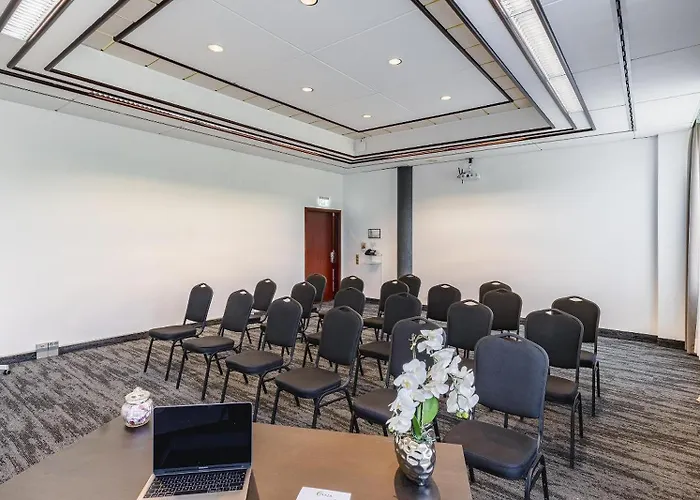 Plaza Premium فندق 4*