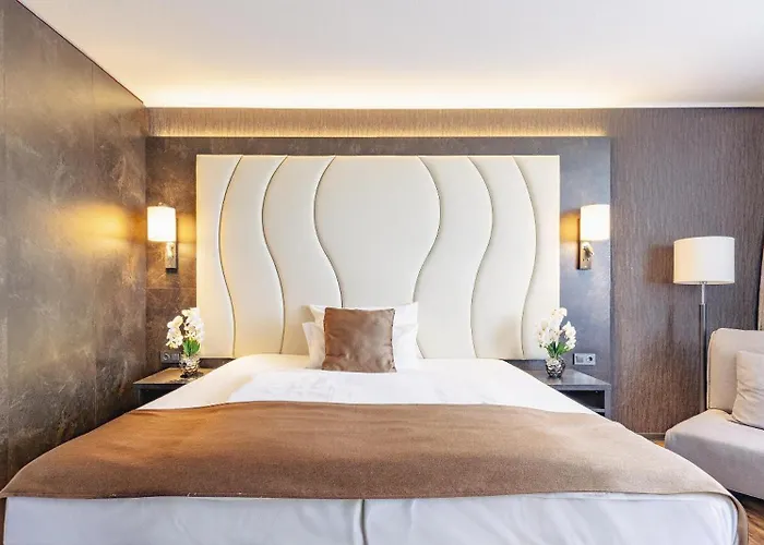 فندق Plaza Premium 4*