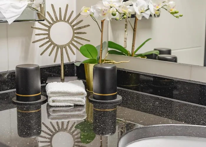 Plaza Premium 4* دارمشتاد