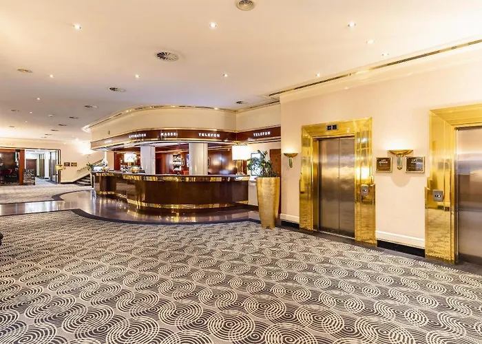 Plaza Premium 4* دارمشتاد