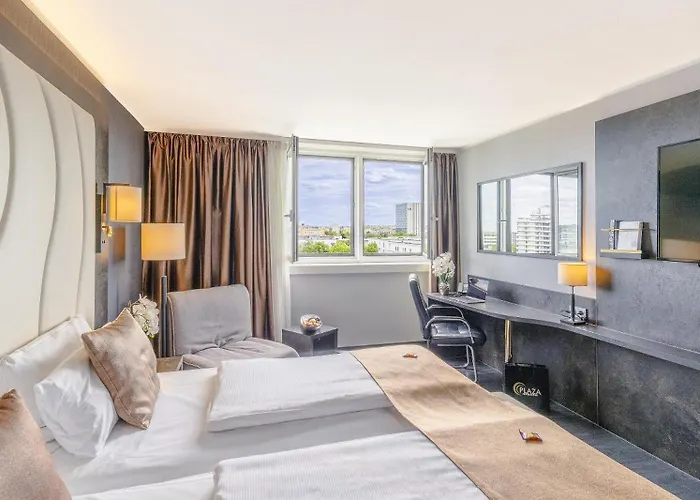 Plaza Premium Hotell 4*