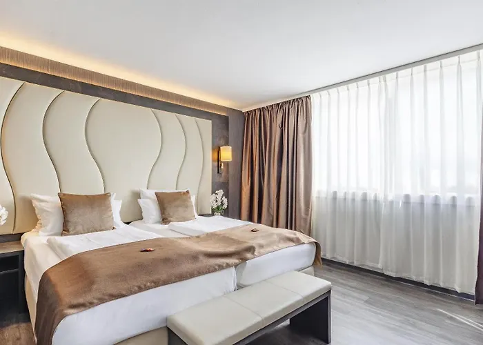 فندق Plaza Premium 4*