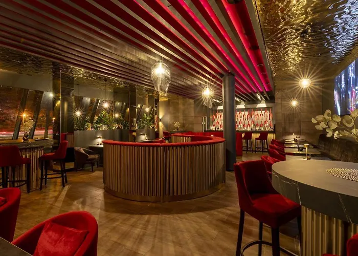 Plaza Premium فندق 4*