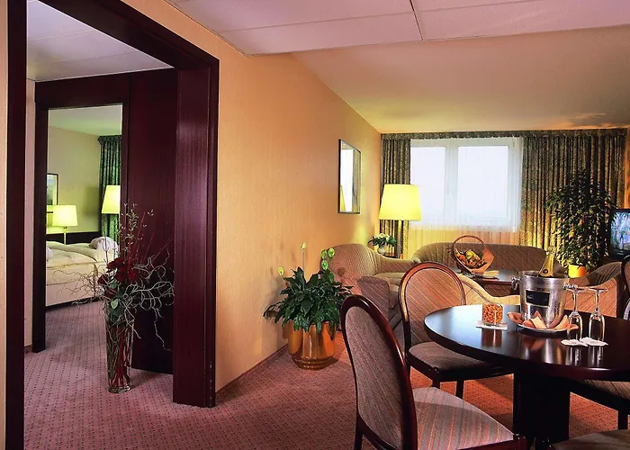 Plaza Premium دارمشتاد